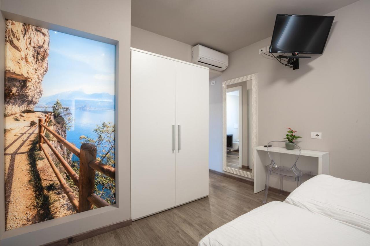 Hotel Rolly Riva del Garda Exteriör bild