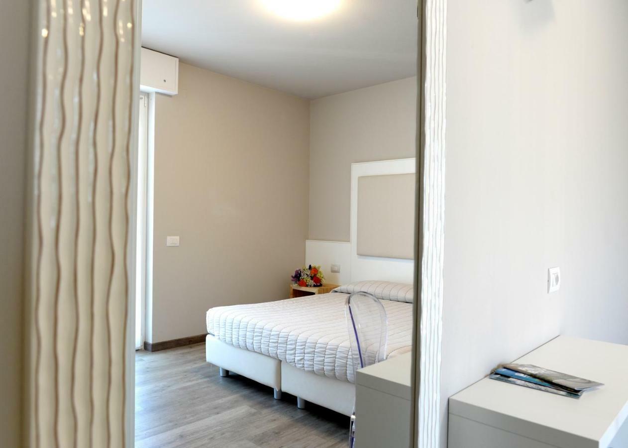 Hotel Rolly Riva del Garda Exteriör bild